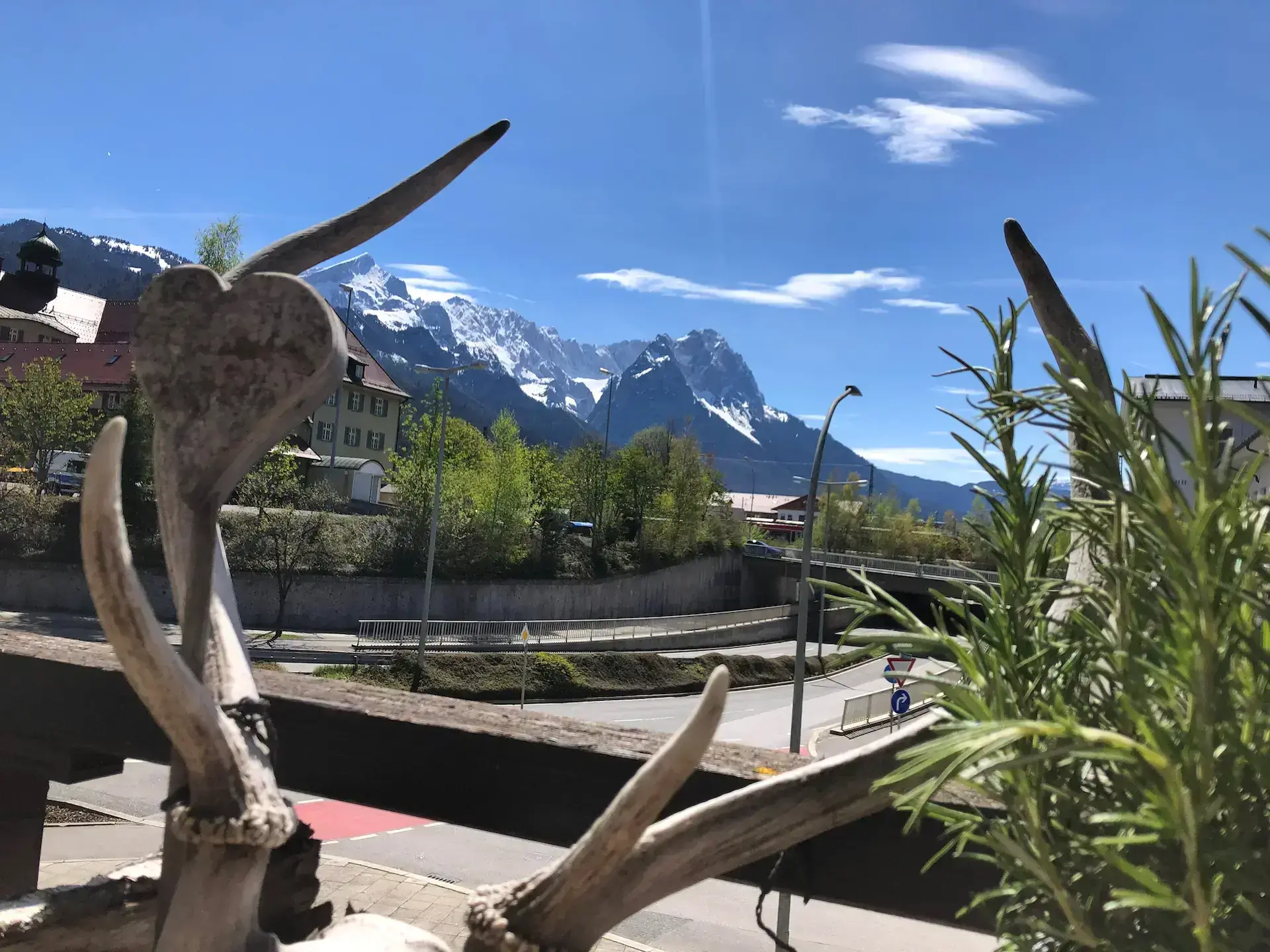 Balkon Blick aufs Zugspitzmassiv